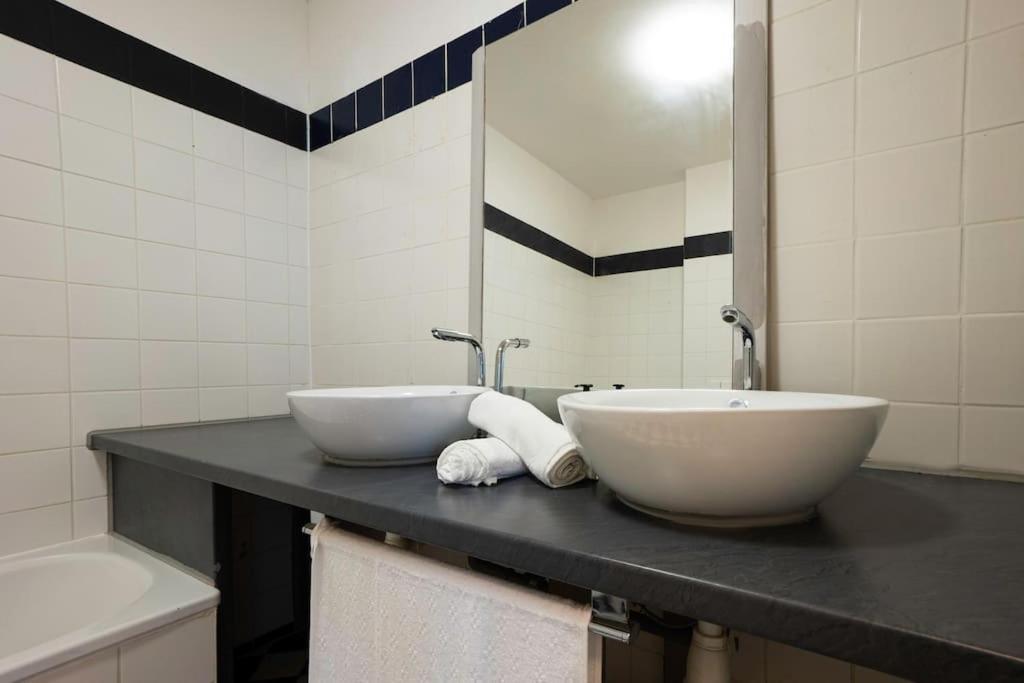 Stylish 2 Floor Penthouse • 15 Min To City Center ウィーン エクステリア 写真