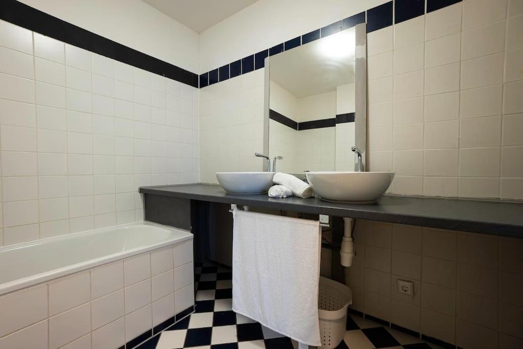 Stylish 2 Floor Penthouse • 15 Min To City Center ウィーン エクステリア 写真